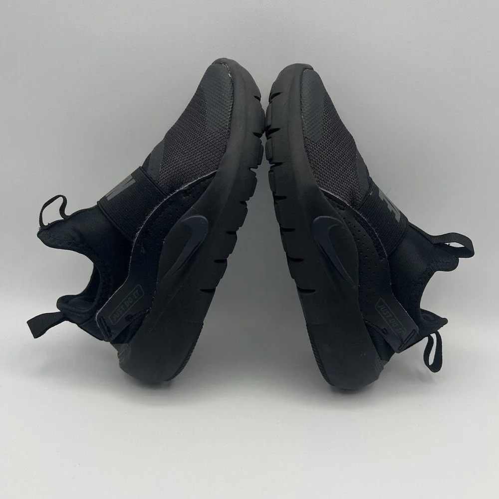 2025 Nike Flex Runner 4 Triple Black Slip On Runners - Kids Size 12.5 USED
